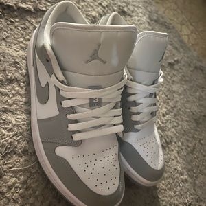 WMNS AIR JORDAN 1 LOW 'WHITE WOLF GREY'